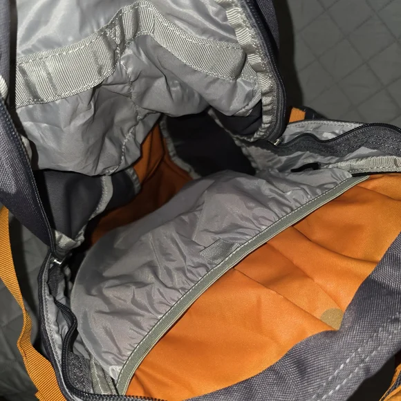 Osprey Daylight Backpack Orange. EUC - Picture 3 of 4